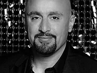 Photo of احمد السقا يفاجئ لوكيشن مسلسل مناعة بزيارة لدعم هند صبري